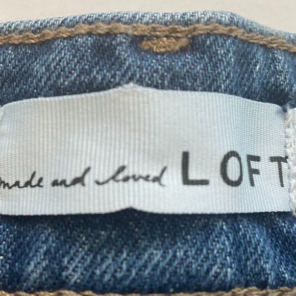 LOFT Mid Rise, Medium Rinse, Frayed, Raw Hem, Denim/Jean Shorts 27 - Picture 6 of 13